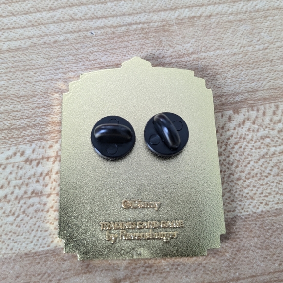 Lorcana Ariel Pin - Picture 2 of 2